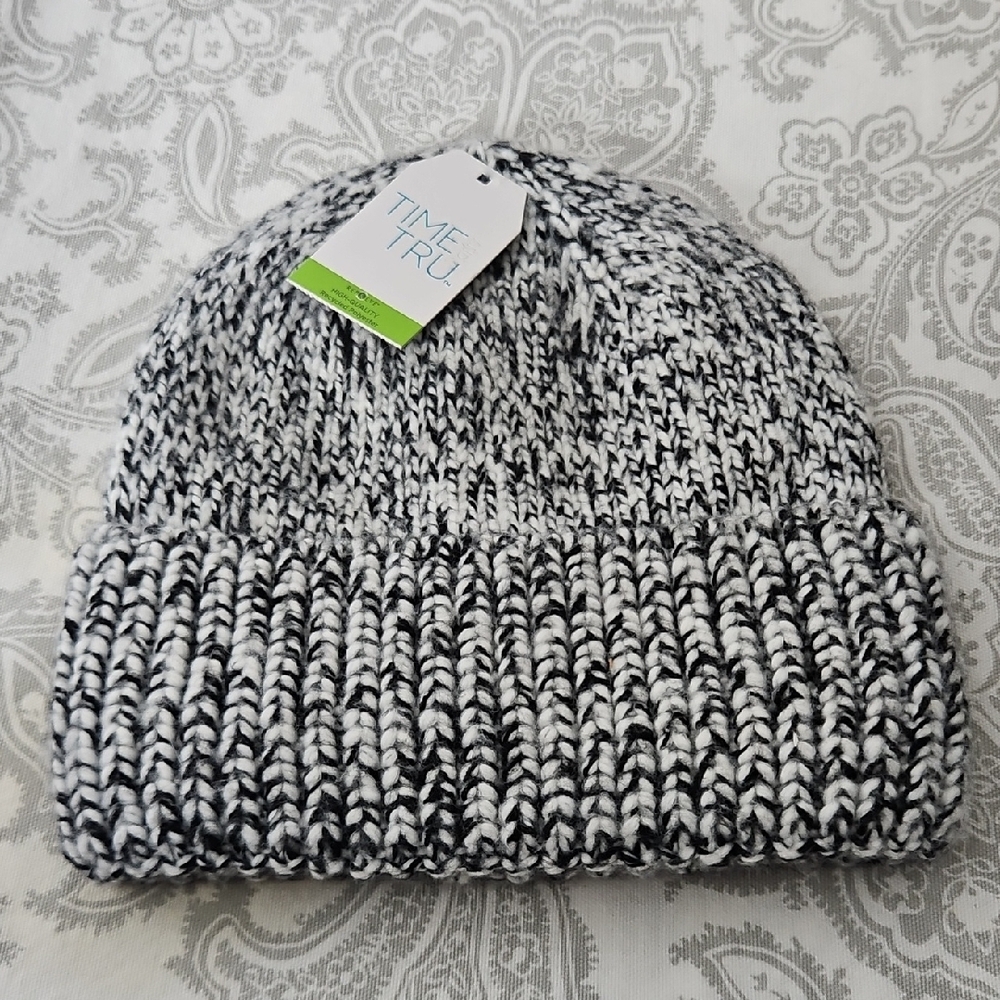 Time and Tru Monochrome Knit Hat